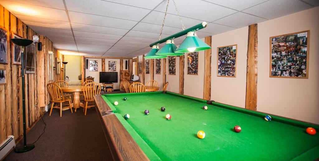 Mulvehill Creek Wilderness Inn And Wedding Chapel Ревелстоук Екстериор снимка
