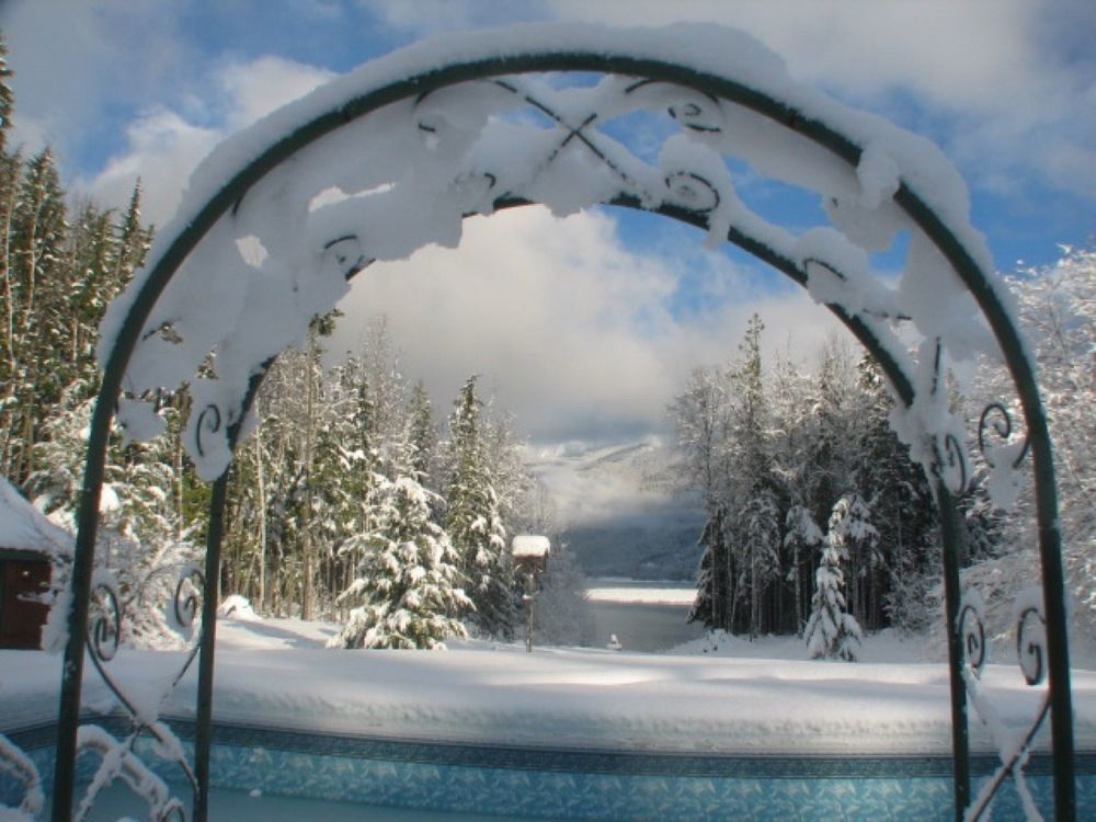 Mulvehill Creek Wilderness Inn And Wedding Chapel Ревелстоук Екстериор снимка